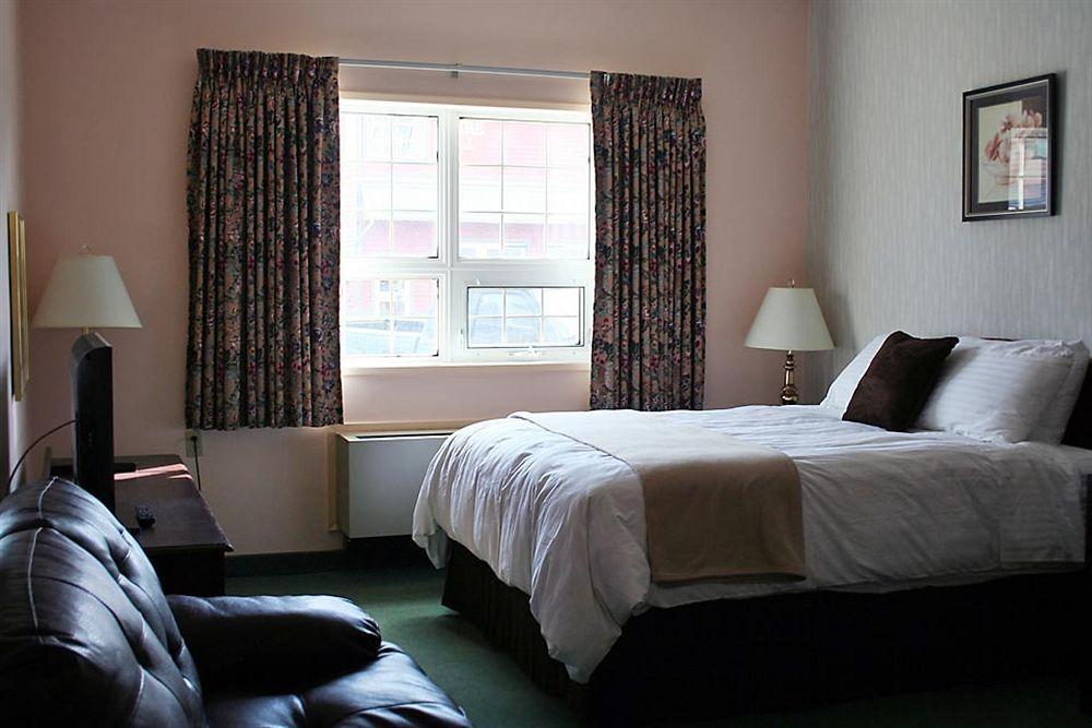Edgewater Hotel Whitehorse Exterior foto